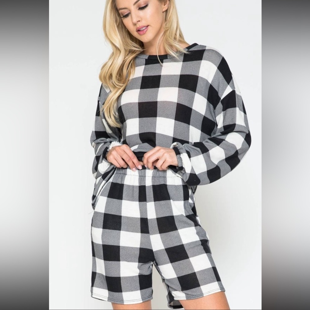 NWOT 2 Piece Black & White Gingham Women’s Pajama Set Long Sleeve Shirt & Shorts